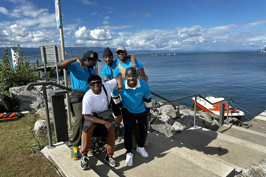 Cinq membres de CERICLUB au bord du lac Léman, à Sciez