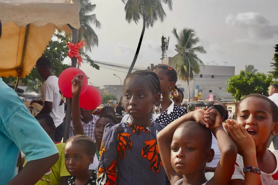Des enfants réunis lors du Noël solidaire à Abidjan