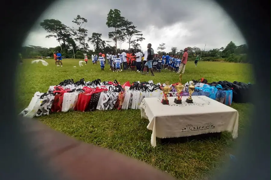 Les kits préparés pour le Tournoi Solidaire Pulse, à Sangmelima
